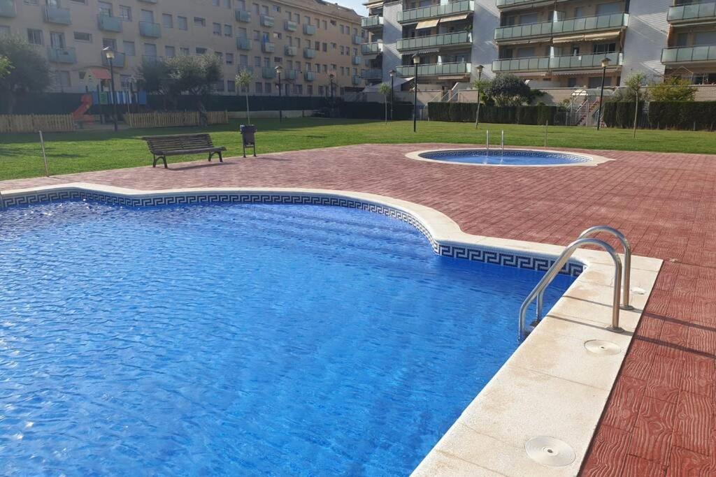 Apartamento Para 5 Personas Frente Al Mar Con Piscina Y Parking Cubelles Eksteriør bilde